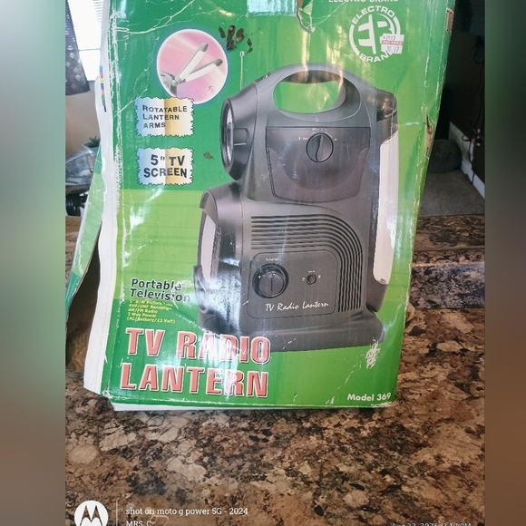 TV radio lantern rotatable lantern arms 5-in screen portable television.New - Picture 1 of 6